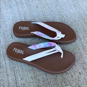 Flojos White Thong Sandals NWOT Womens Size 8